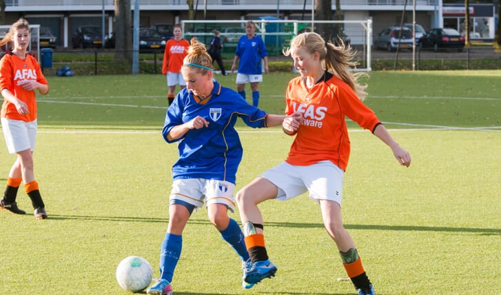 Dames FC Weesp zien wedstrijd uit handen glippen