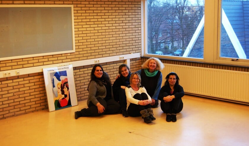 De Vrouwen van Weesp in hun nog lege eigen stek