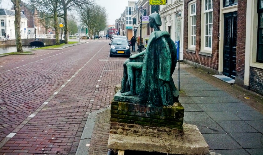 Een apart gezicht: het oorlogsmonument staat tijdelijk op de stoep