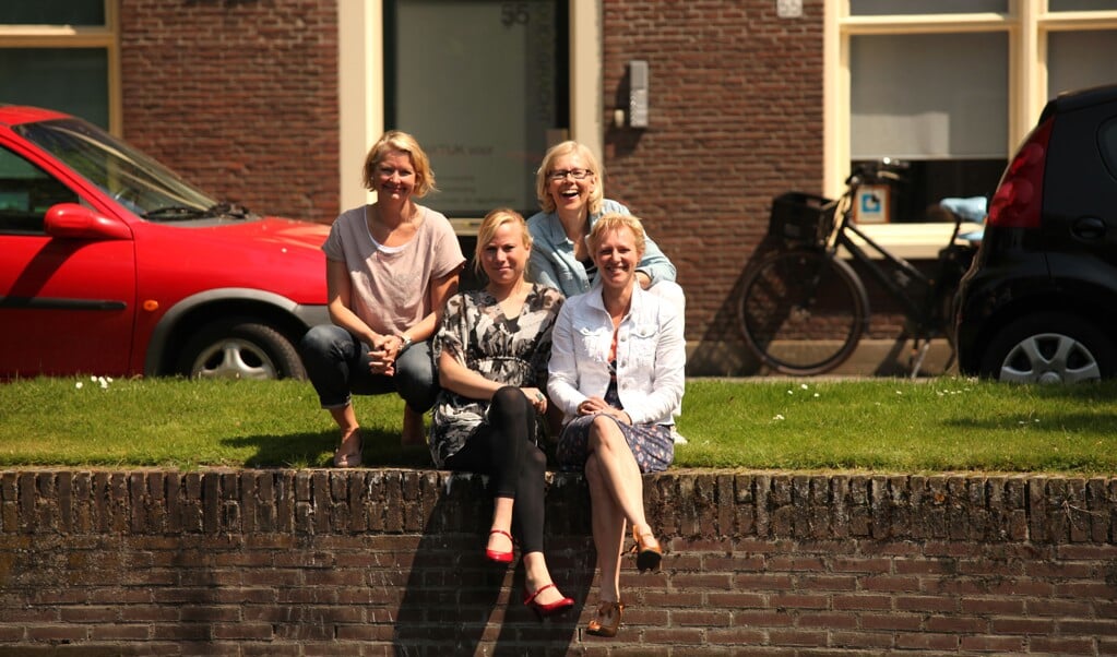 Jeanette van Riggelen, Nora Schenk, Brigitte van der Wijk en Liesbeth Heere van Logopediepraktijk Weesp