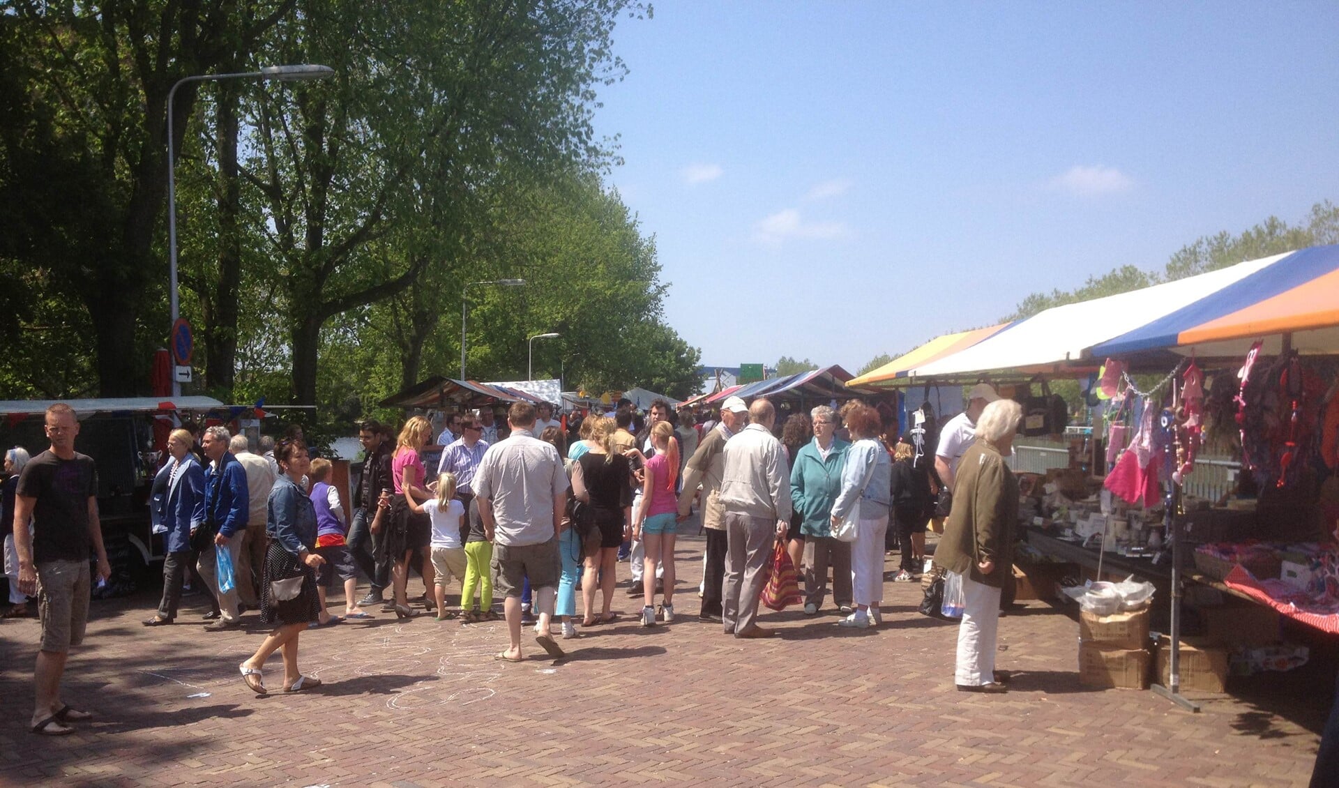 Gezellige drukte tijdens het Loswalfestival in 2013