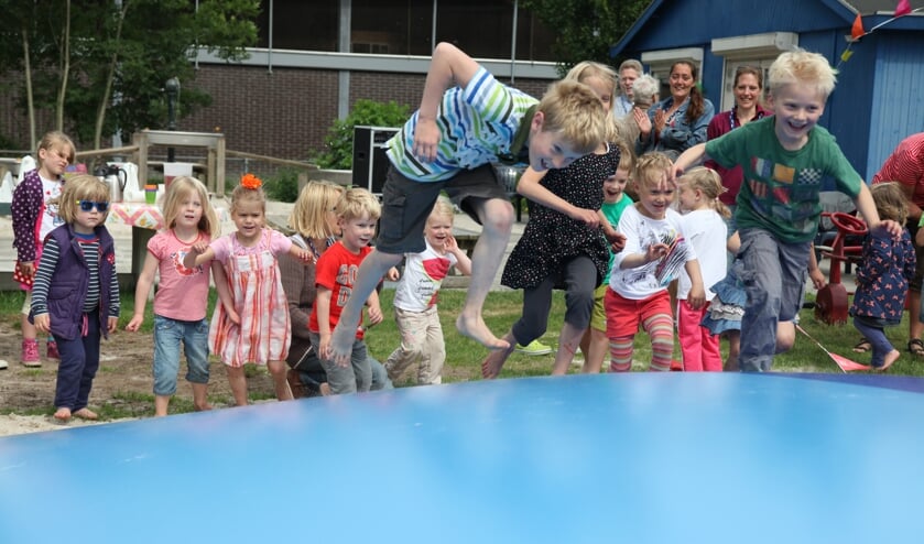 Hoera, we mogen op het springkussen!