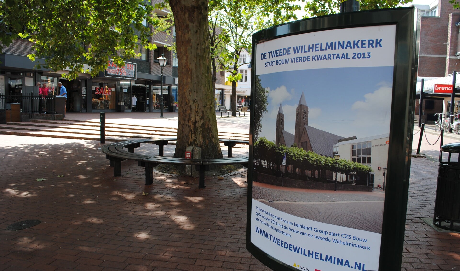 De posters met de Wilhelminakerk(en).