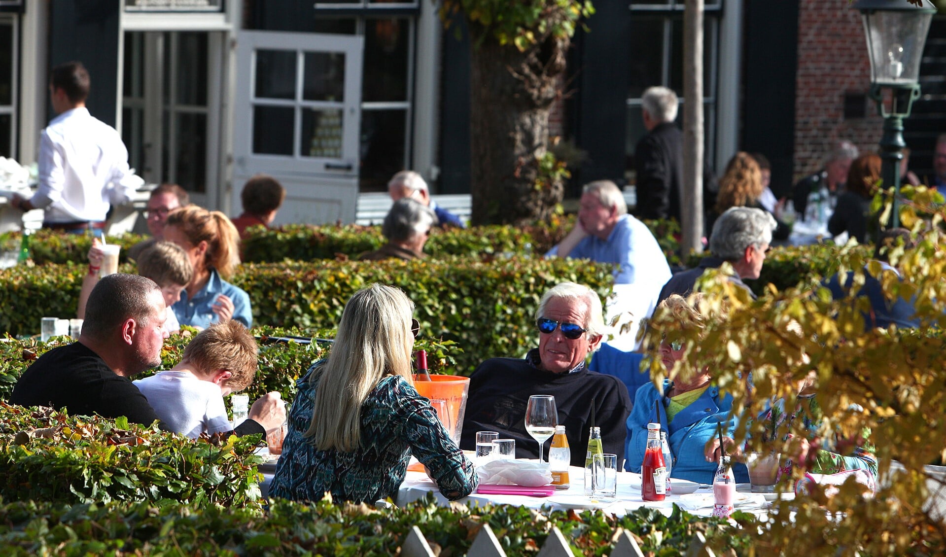 De terrassen mogen straks onder strikte voorwaarden uitgebreid worden.