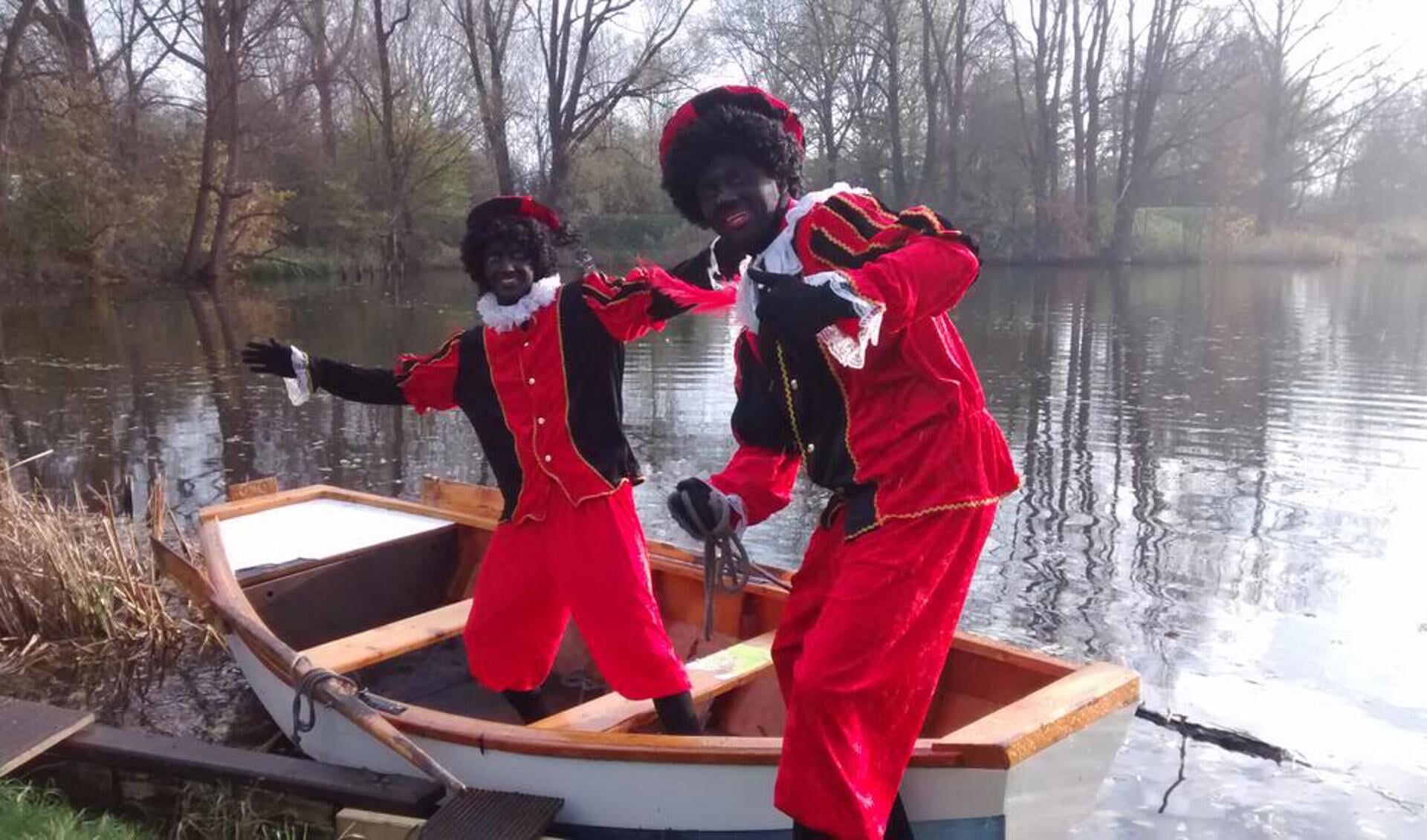 Ook Zwarte Piet roeit graag op de Vest. Foto: Meta Oudshoorn