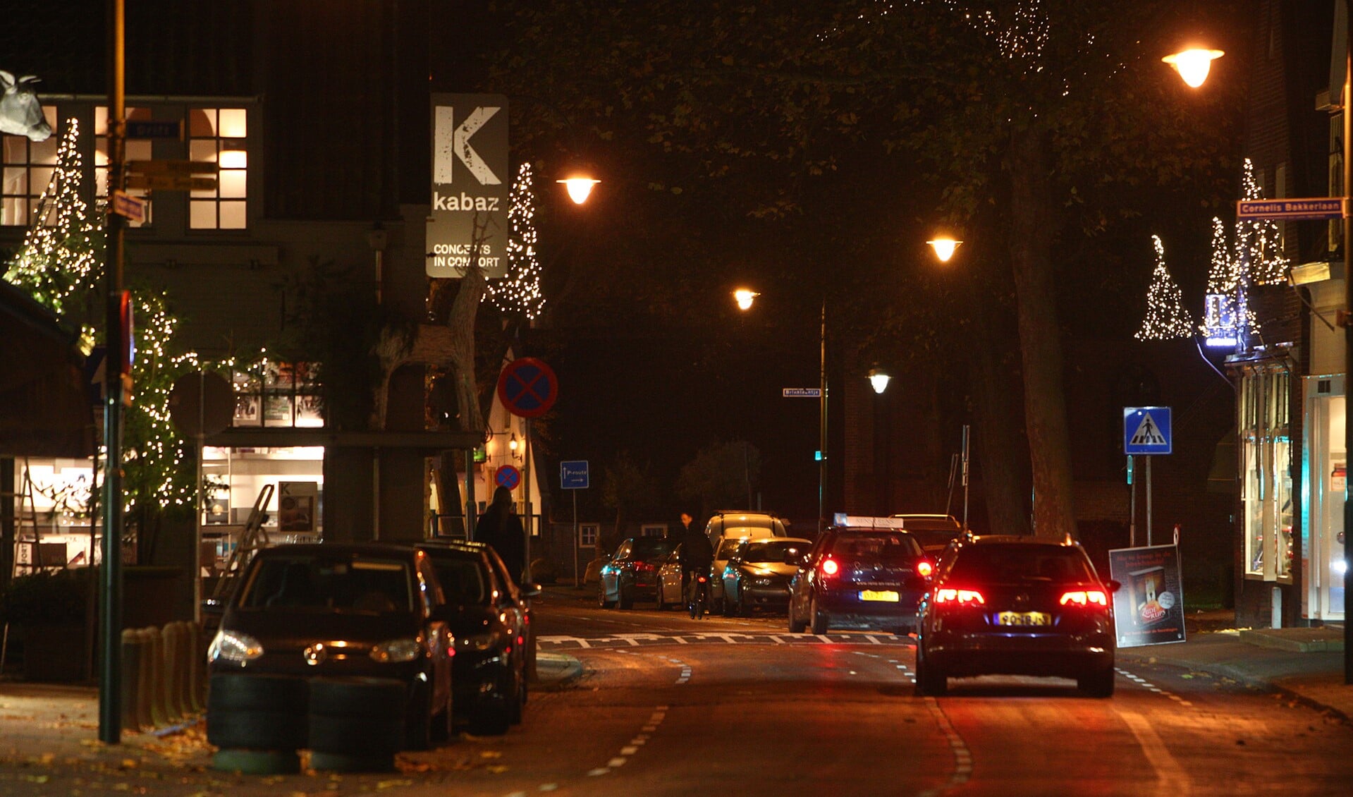 De Naarderstraat is wel sfeervol verlicht.