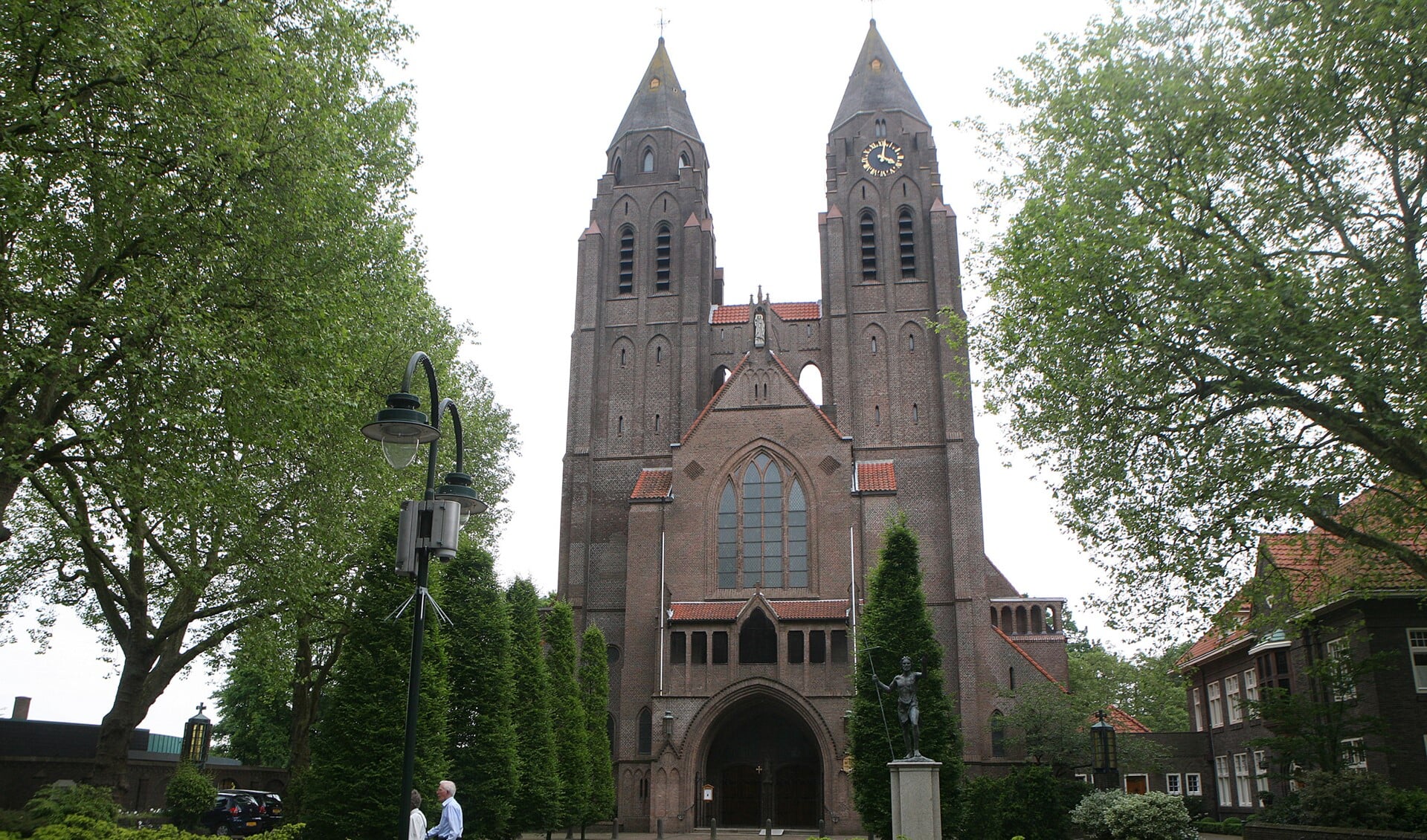 De Sint Jansbasiliek in Laren.