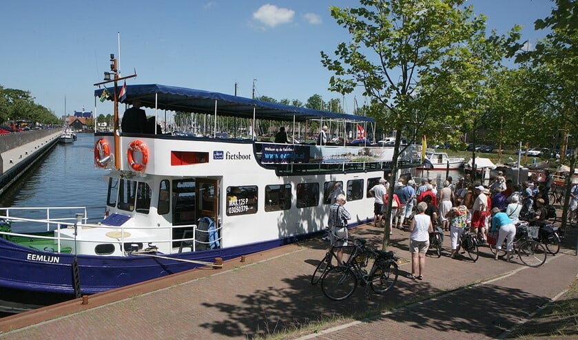 De fietsboot doet ook Huizen aan.