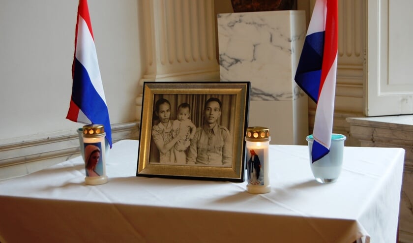 Frits Barend de Veer met zijn vrouw en hun eerste zoontje