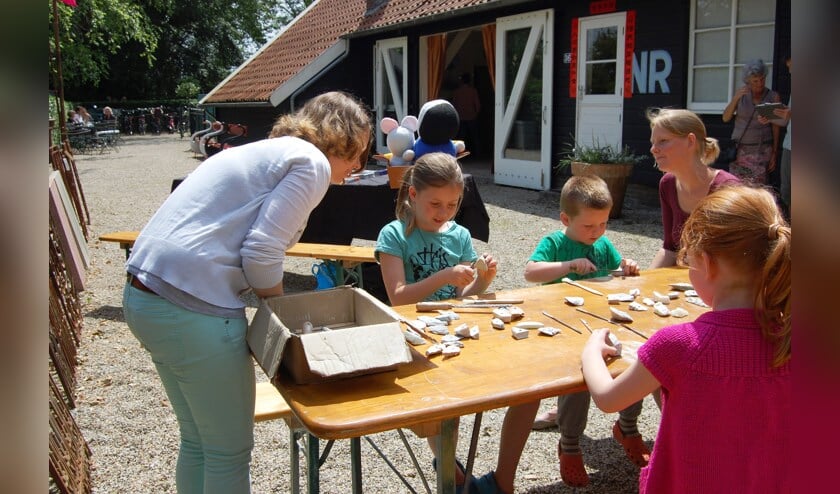 Kinderen mogen in de Theetuin zelf beeldhouwen