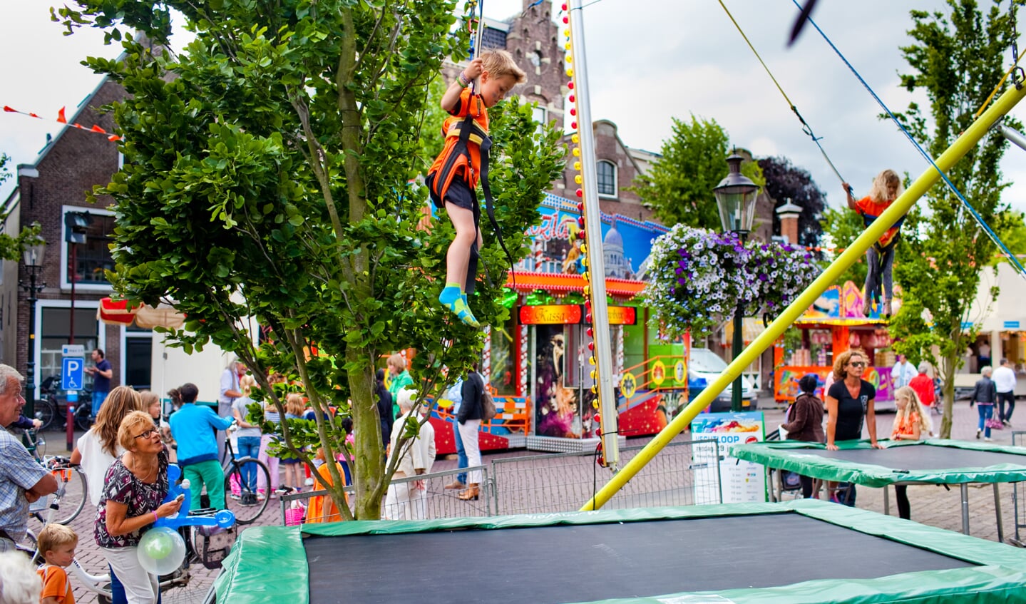 Trampolines voor de Grote Kerk