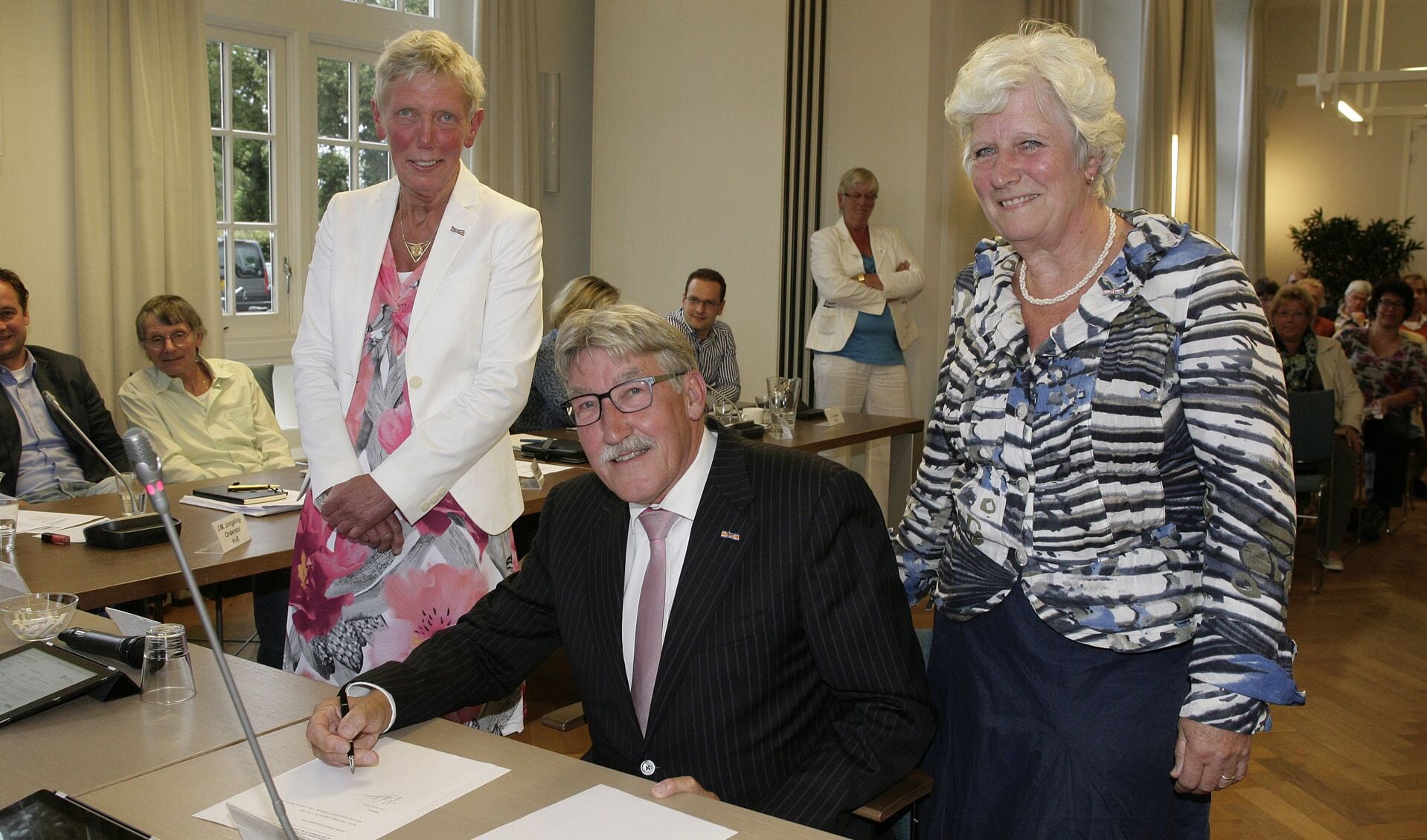 De wethouders Liesbeth Boersen (links), Ben Lüken en Anne Marie Kennis. Foto Studio Kastermans.