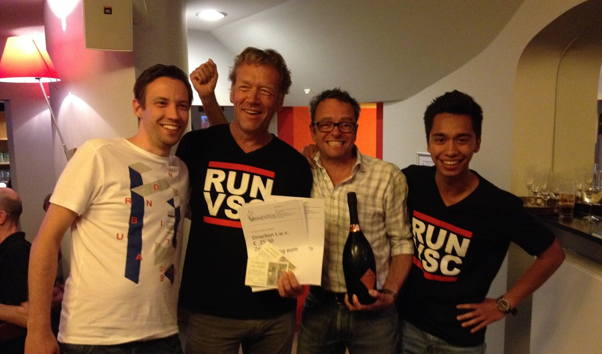 Team Vechtstede wint. Alleen Erik van Neer ontbreekt op de foto.