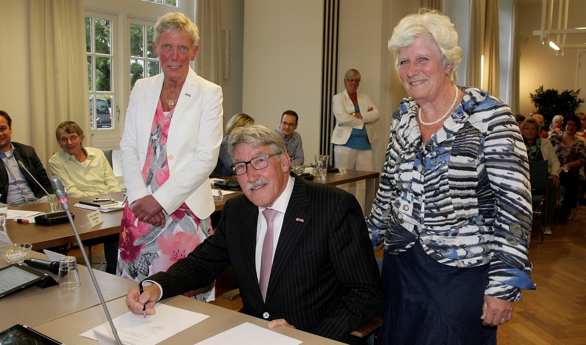 De wethouders Liesbeth Boersen (links), Ben Lüken en Anne Marie Kennis. Foto Studio Kastermans.