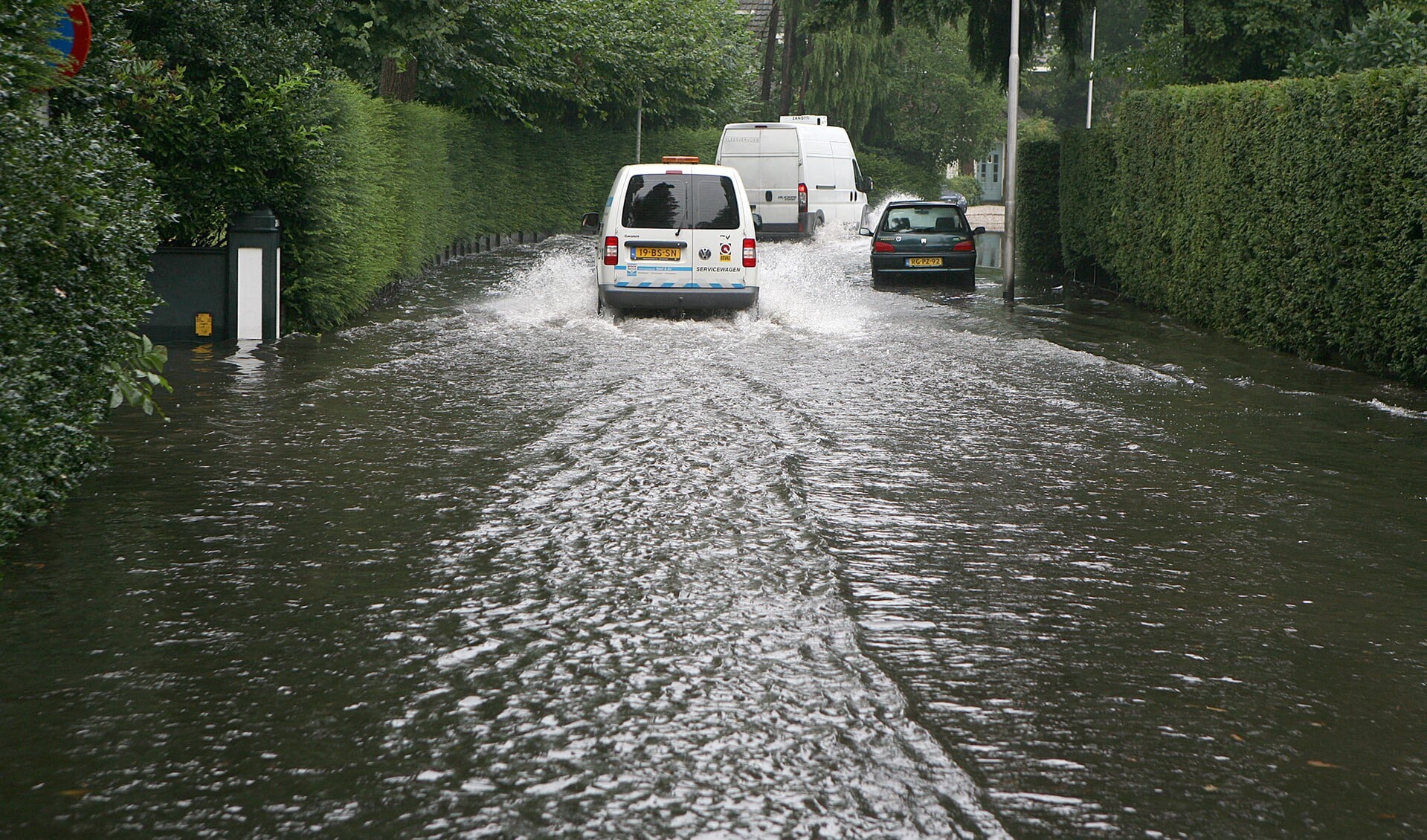 Op verschillende plaatsen was sprake van wateroverlast.