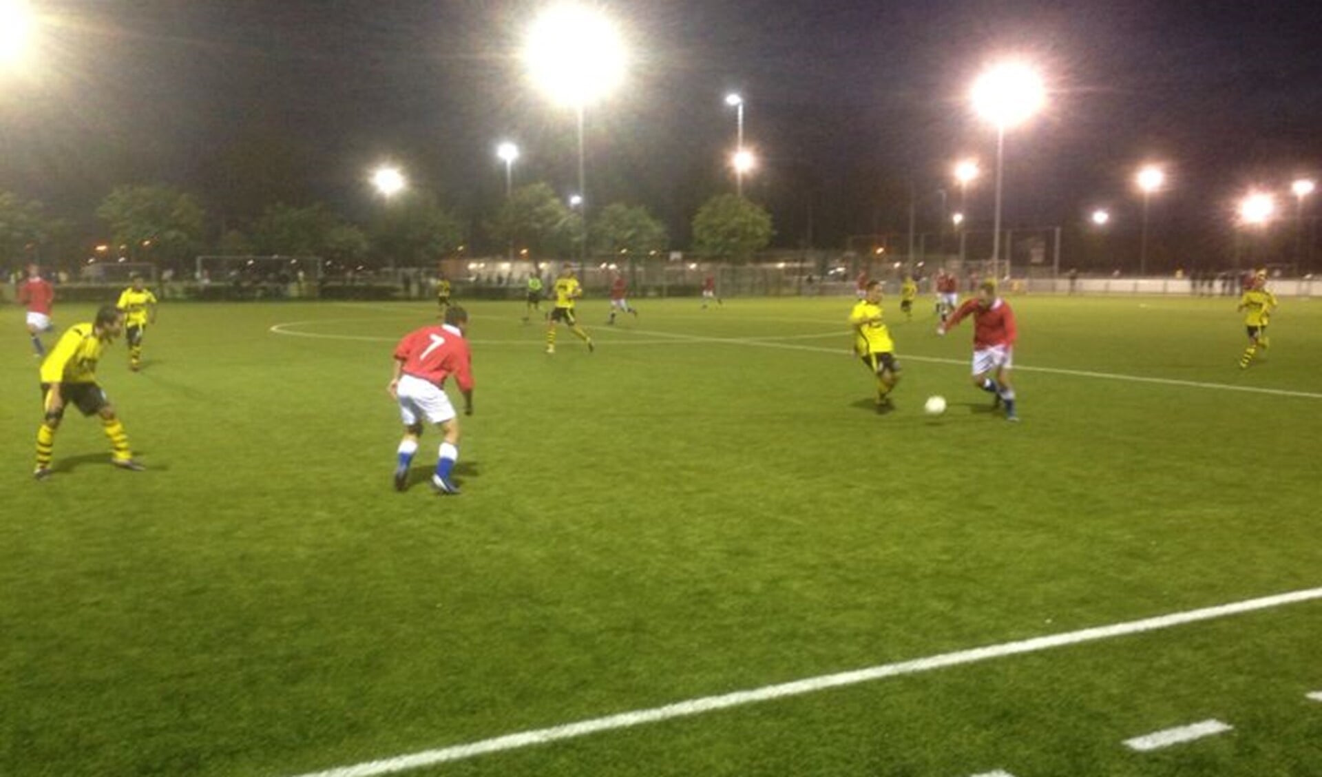 SV Diemen (in gele shirts) was veel beter dan Sloterdijk.