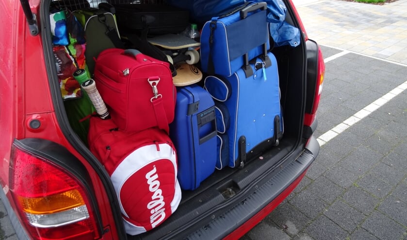 <p>Auto volgeladen, gezin aan boord: op naar Toscane</p>