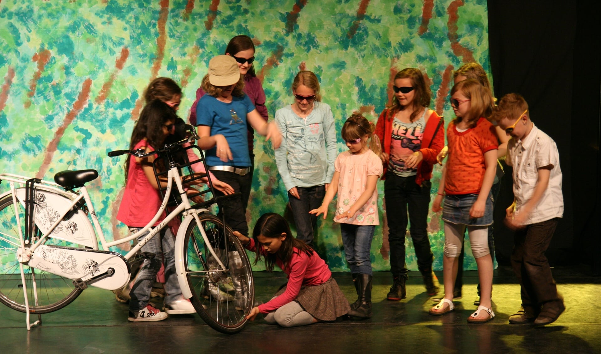 Bij Rolletje Bolletje leren kinderen wat toneelspelen is.