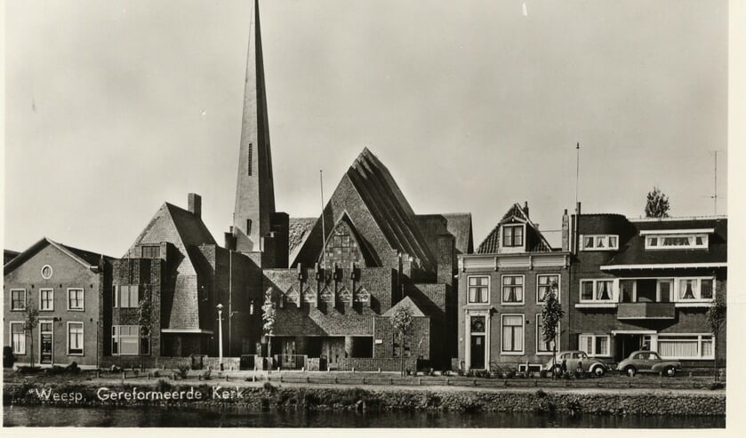 <p>De Gereformeerde Kerk voor de brand.</p>