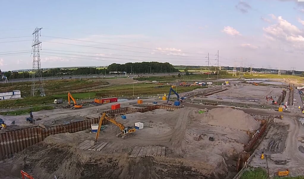 De bouwput aan de Lange Muiderweg