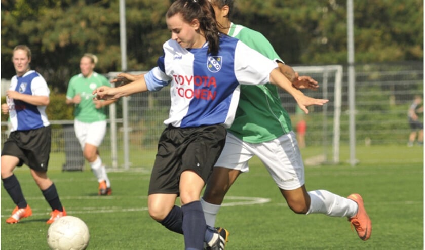 Michelle Weerden aan de bal. Foto: Paul Fafieanie