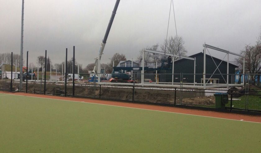 Plaatsen constructie clubhuis