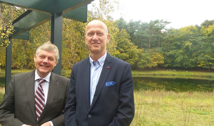 Links interim-voorzitter Elbert Roest en rentmeester Bert van der Molen van het GNR.