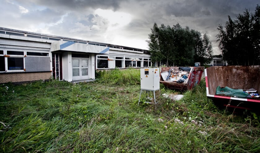 Doorn in het oog: vervallen pand Bloemendalerweg.
