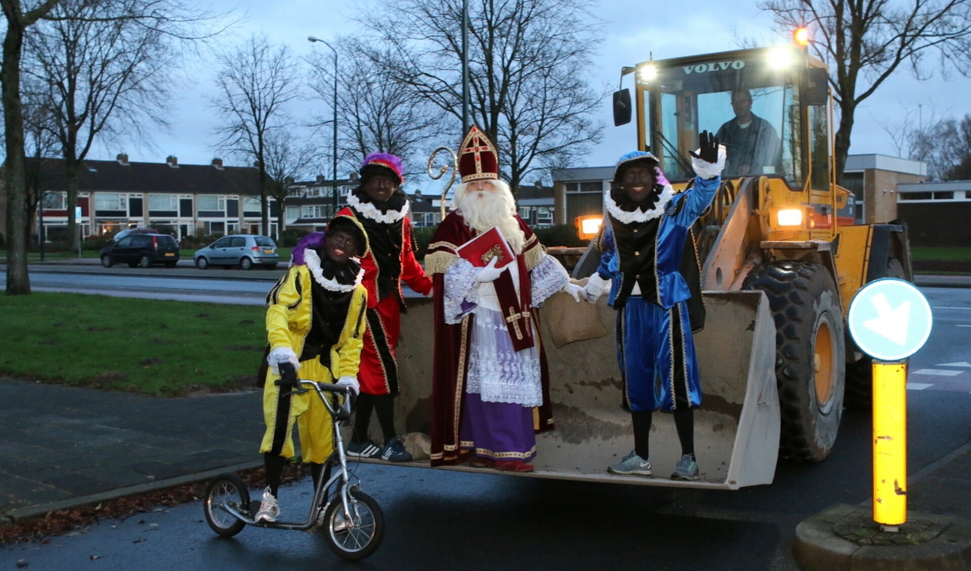 Sint kwam met een shovel op bezoek. Foto: Bert de Bruin