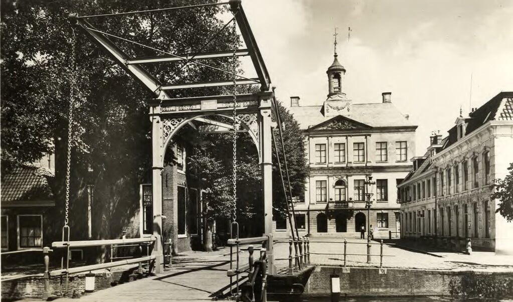Een oude foto van het stadhuis. Foto: RHC Vecht en Venen