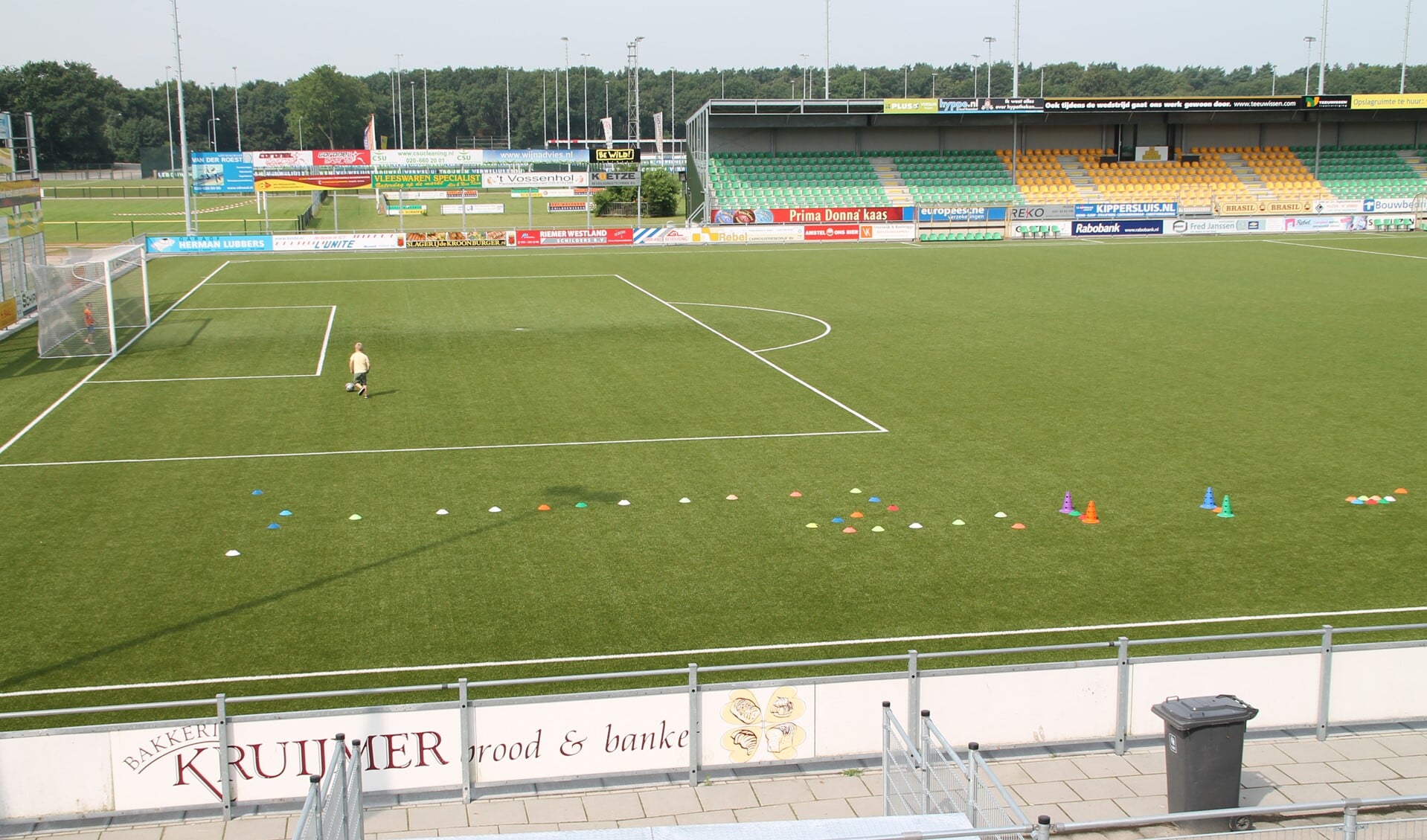 Op de velden van s.v. Huizen start binnenkort weer het schoolvoetbaltoernooi.