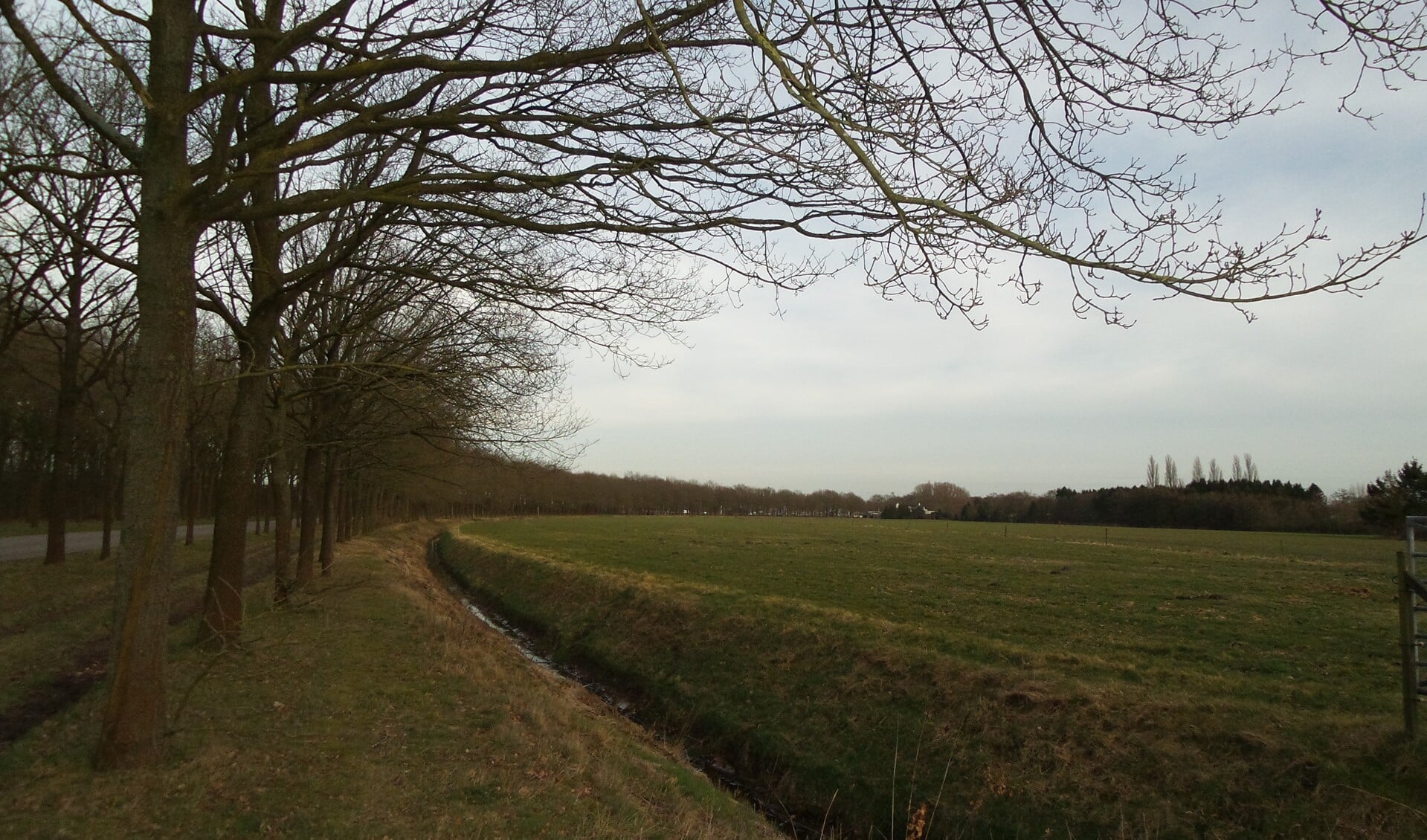 Tegen de A27 ligt nog een stukje veelal groen Eemnes.
