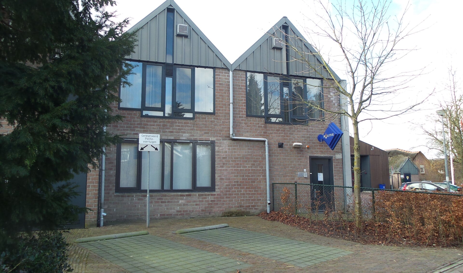 De politiepost aan de Groene Gerritsweg in Laren moet volgens Laren en Blaricum optimaal gebruikt blijven worden in de toekomst