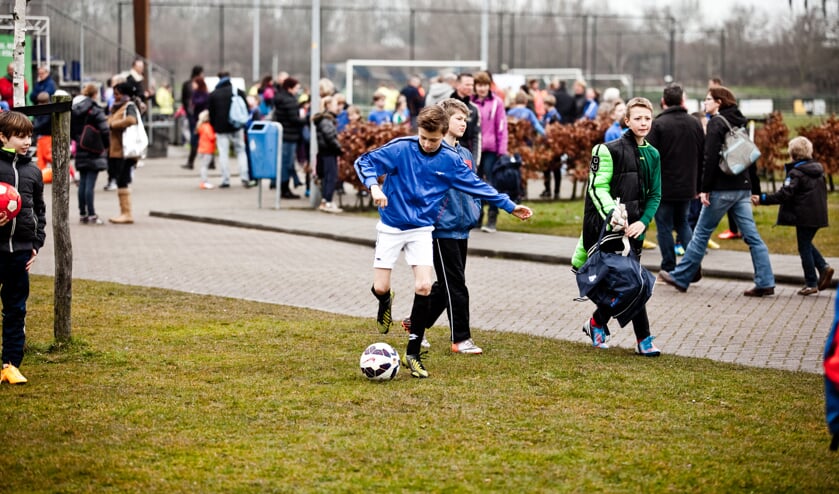 Ook buiten het veld gaat het spel door