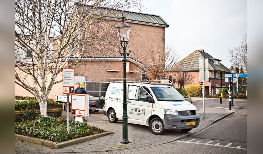 Maandagochtend: de aannemer is bezig de automaat te vervangen