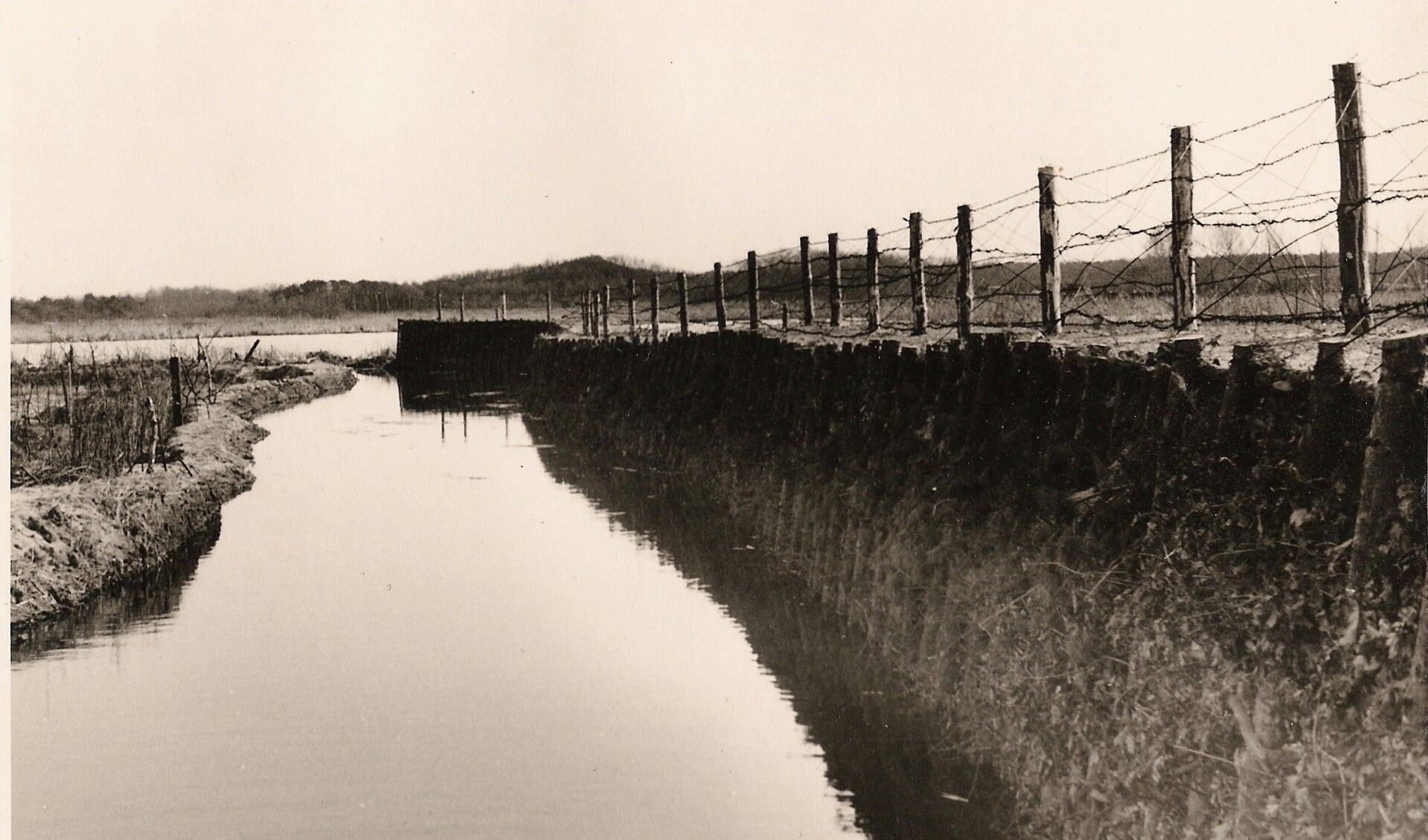De tankgracht bij het Laarder Wasmeer. Foto: Historische Kring Albertus Perk