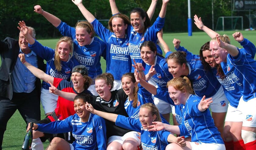 Het eerste dameselftal werd knap eerste en had feest.