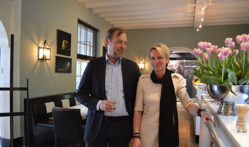 Jan-Willem Schuld en Frederike de Goede in de onlangs geschilderde brasserie