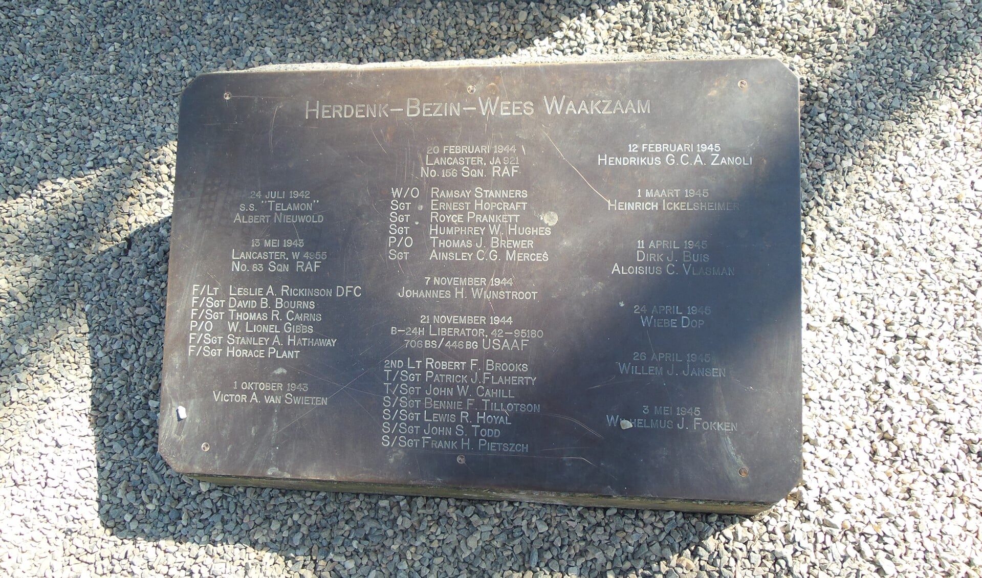 De plaquette met de namen van de gevallenen in Eemnes tijdens de Tweede Wereldoorlog