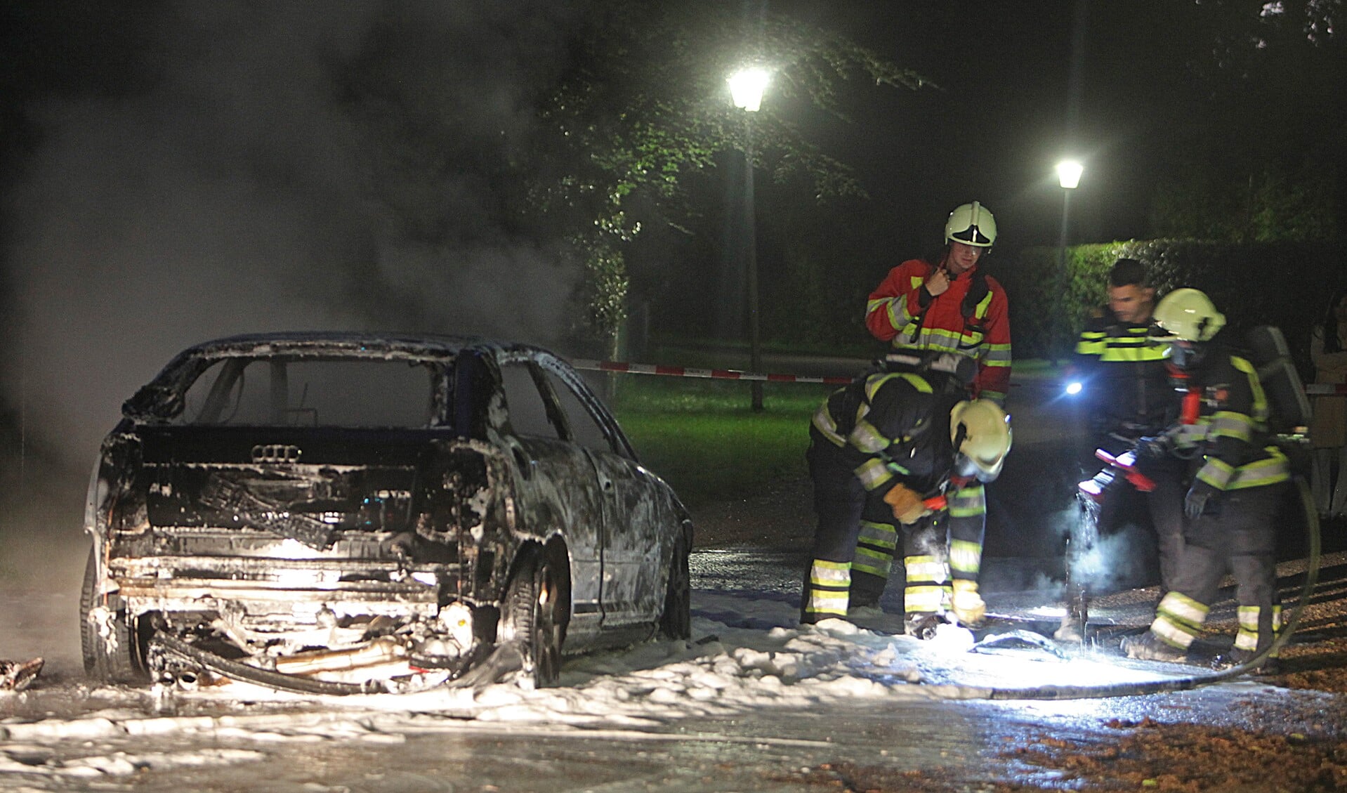 De uitgebrande auto kan verband houden met een overval op een woonboerderij in Eemnes