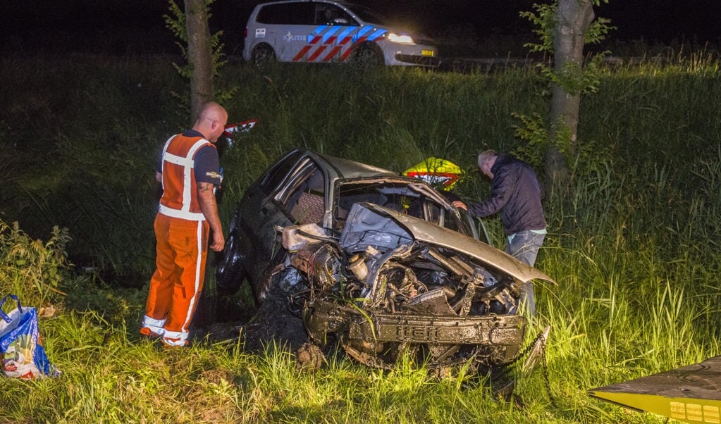 Auto is total loss (Foto's: Fotomix)
