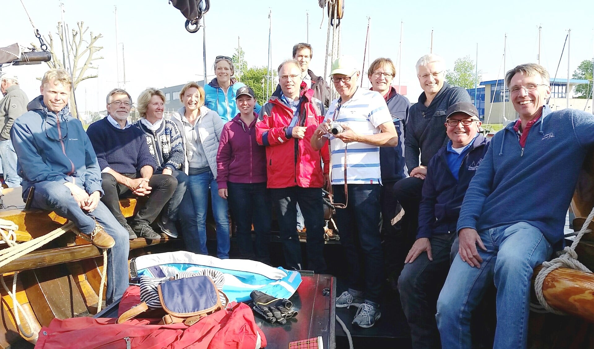 De samenwerking ontstond bij een zeiltocht met de schippers en het bestuur van Stichting Gooimeerzeilen op een Huizer botter.