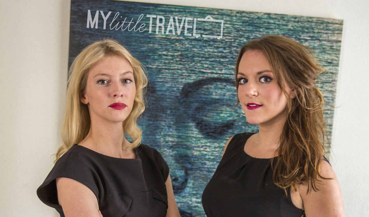 Lisette van Dijk (rechts) verloor haar ouders bij de Tripoli-ramp. Nu begint ze met Daphne van Oosten (links) een reisbureau.