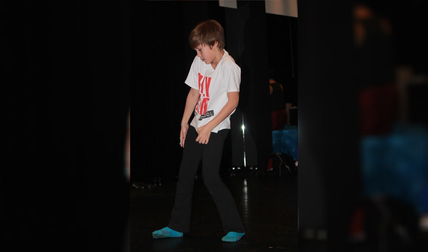 Milan tijdens een les op de Billy Elliot sCOOL.