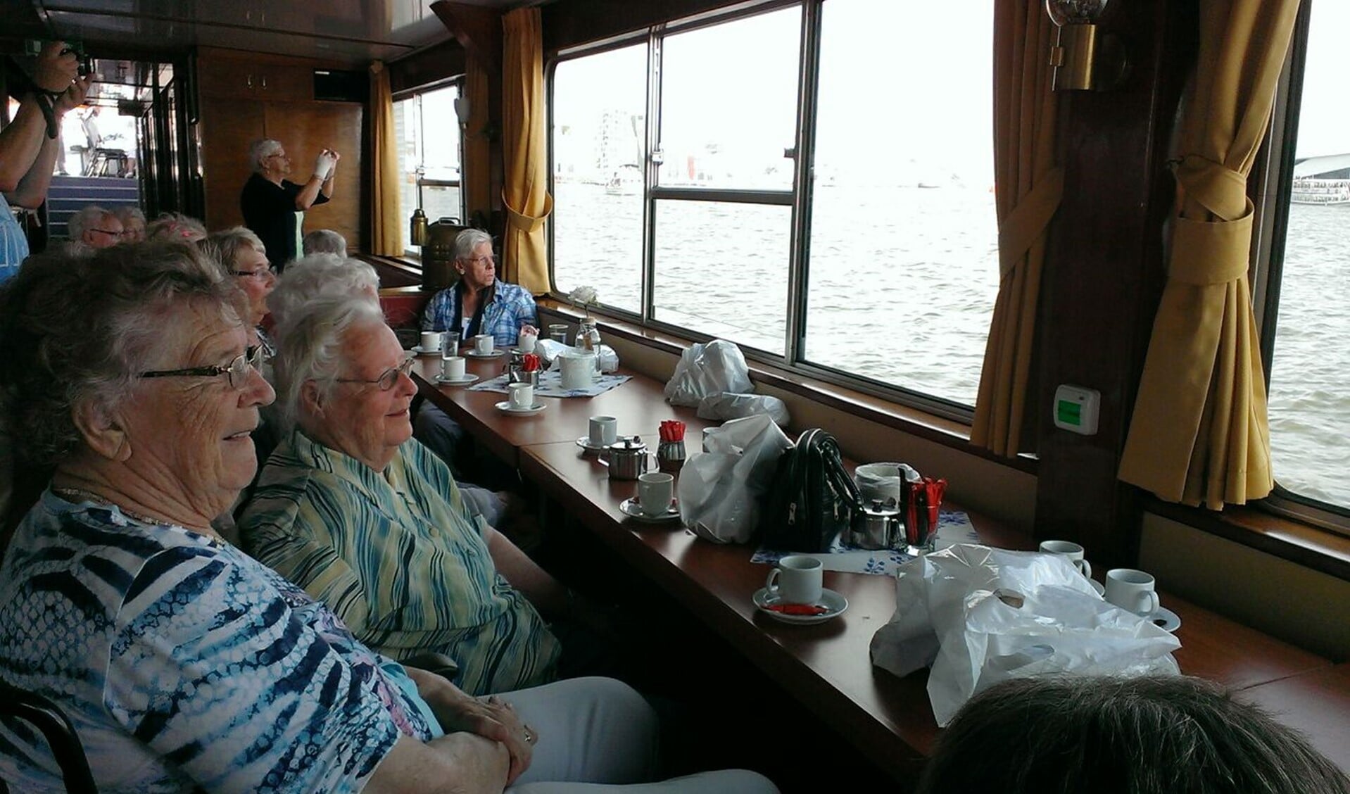 Bewoners van De Marke - De Meenthoek bezochten zaterdag Sail in Amsterdam.