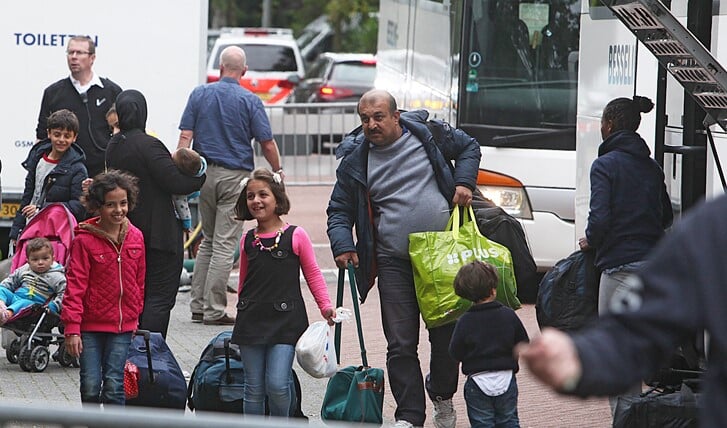 De vluchtelingen arriveren in Laren. Foto: Bob Awick 