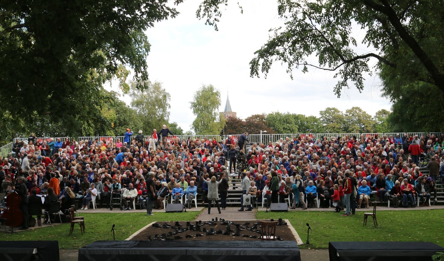 Een volle tribune zondagmiddag bij de uitvoering van Faust.