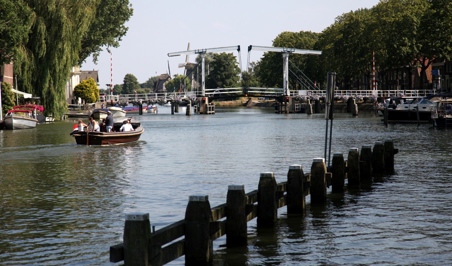 De Lange Vechtbrug gaat woensdag in onderhoud.