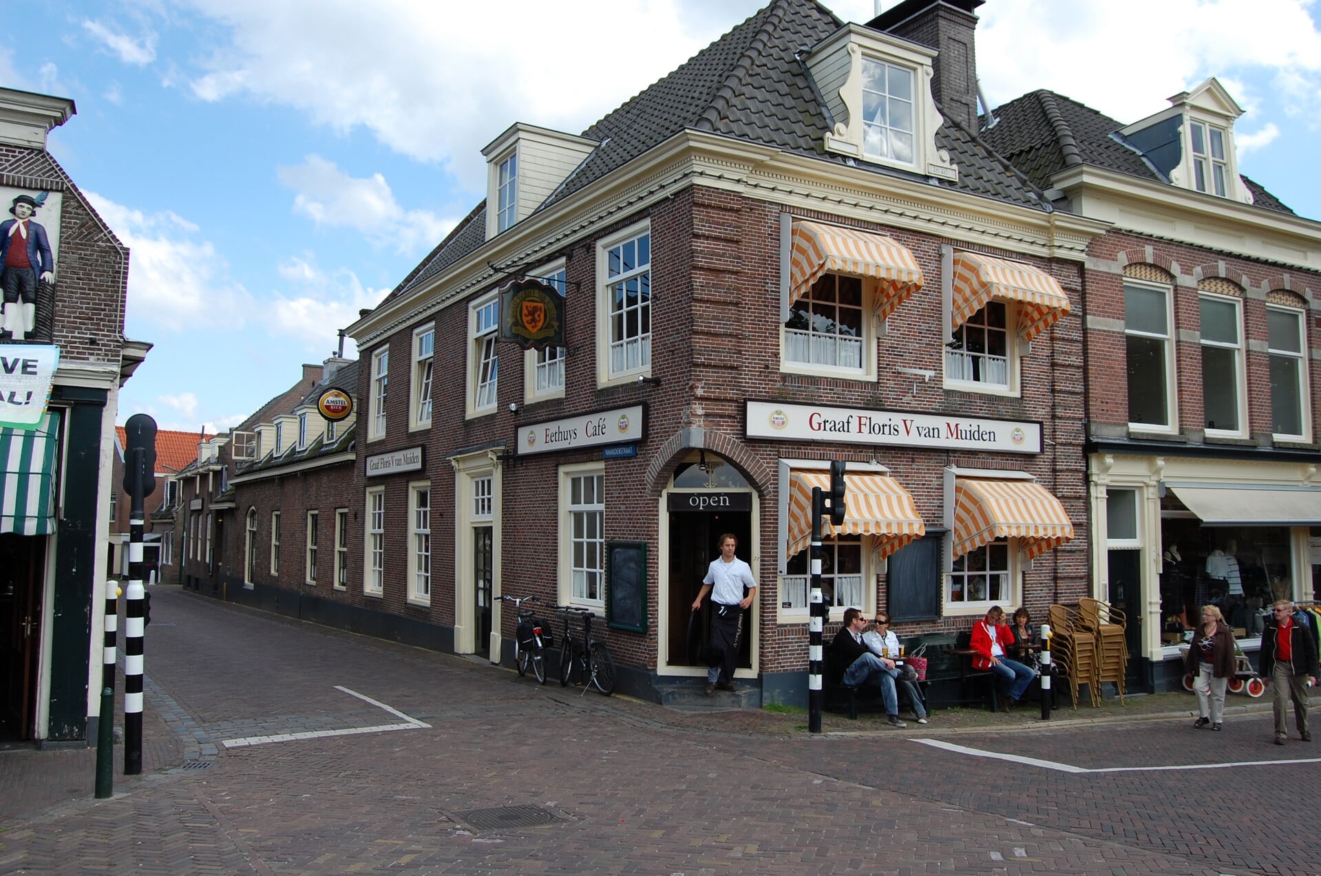 De eigenaar van Graaf Floris van Muiden is onverwacht overleden.