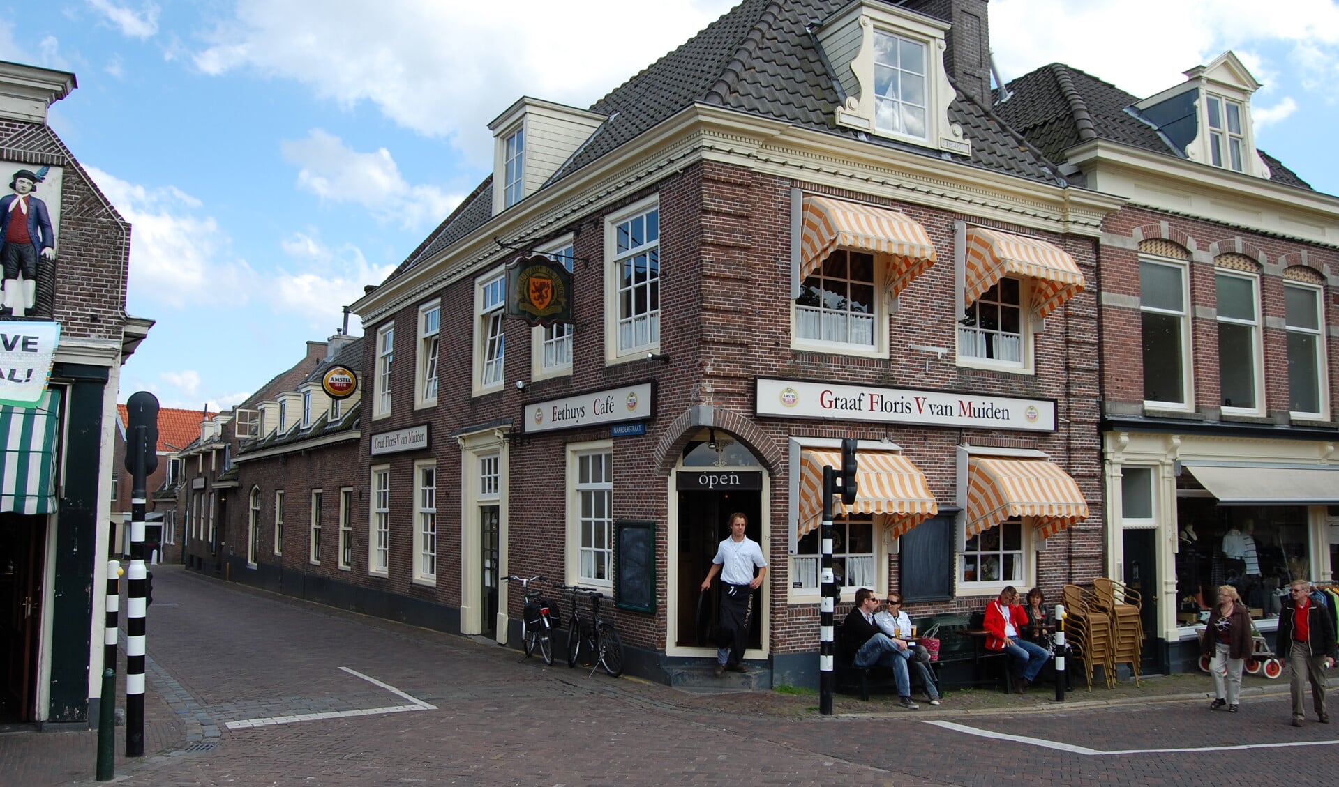 De eigenaar van Graaf Floris van Muiden is onverwachts overleden.